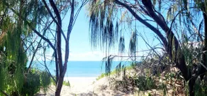 Family Beach Break: Cosy 2BR by the Waves - Image 3