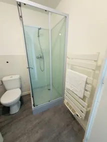 Pleasant air-conditioned 1-bedroom apartment, with windows on two sides and terrace - Image 4