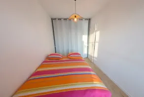 Bright Apartment with Continuous Balcony and Sea View - Image 5