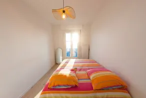 Bright Apartment with Continuous Balcony and Sea View - Image 4