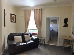 2 Floors Upper Flat Near Leven Station & Beach - Image 2