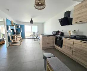 Modern with parking, close to the Etang and the center - Image 3