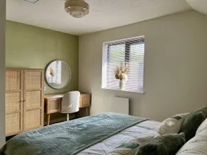 Little Olive - Beautiful 1 Bed House with Garden - Image 2