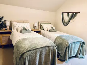 Little Olive - Beautiful 1 Bed House with Garden - Image 4