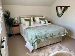 Little Olive - Beautiful 1 Bed House with Garden - Image 3