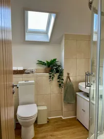 Little Olive - Beautiful 1 Bed House with Garden - Image 5