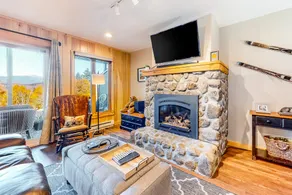 Inviting 2BR Mountainview | Patio | - Image 4