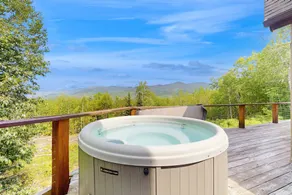 4BRs spectacular view, deck, hot tub; near skiing - Image 2