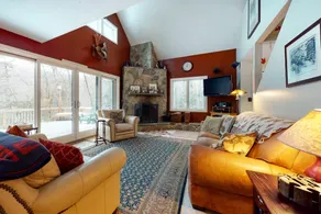 Cozy 3BR Mountainview Dog-Friendly - Image 2