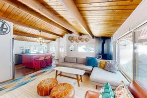 4BR cabin near outdoor recreation - dog-friendly - Image 5