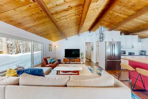 4BR cabin near outdoor recreation - dog-friendly - Image 4