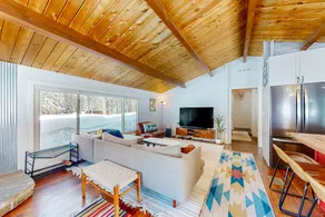 4BR cabin near outdoor recreation - dog-friendly - Image 3