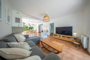 Modern villa on a cul-de-sac – family happiness - Image 2