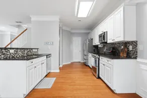 Charming fully furnished 3 bed 2.5 bath townhome - Image 5