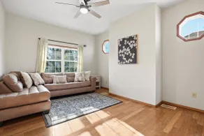 Cozy 2BR Near Downtown Pitt – Free Private Parking - Image 5
