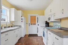 River Road Cottage · 2BR Near Trails & Downtown - Image 2