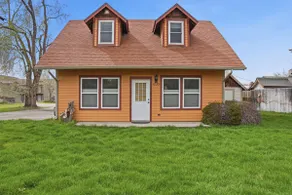 River Road Cottage · 2BR Near Trails & Downtown - Image 5