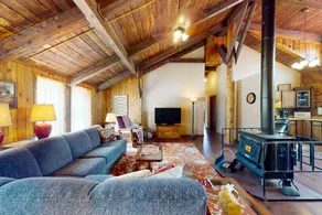 4BR home with mtn views, wood stove, hot tub, deck - Image 3