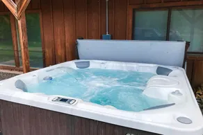Secluded 4BR Mountainview | Hot Tub | Fireplace - Image 4