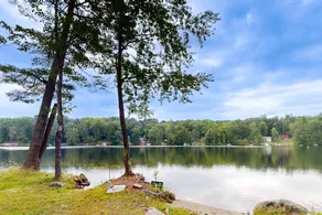 2BR Charming apartment w/ Lakeside Firepit & Dock - Image 2