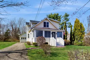 Walk to Dock Square | Dog-Friendly | Fireplace - Image 3