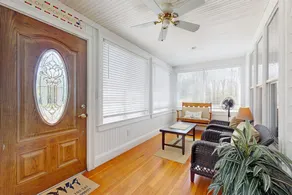 Walk to Dock Square | Dog-Friendly | Fireplace - Image 2