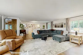 3BR Charming lakeside home with Shared Pool - Image 3