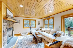 Large 3BR Dog Friendly | Deck - Image 5