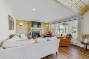 Lakefront Main house and Guest cottage - Image 4