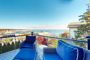 Stunning & luxurious ocean-view home with balcony & W/D - Image 2