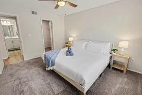 Great for Mid or Long Stays - Pool, King Bed, Gym - Image 3