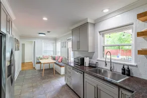 Stylish home ~15 mins from Med Ctr & NRG Stadium - Image 5