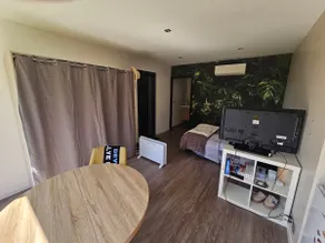 Independent 22 m² studio, air conditioning, equipped kitchen - Image 2