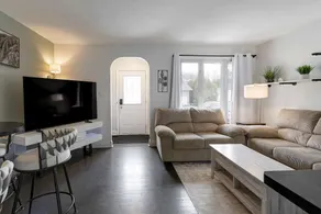 King Suite Escape • Stylish • Family-Friendly Stay - Image 2