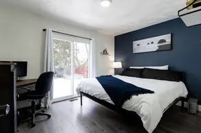 King Suite Escape • Stylish • Family-Friendly Stay - Image 3