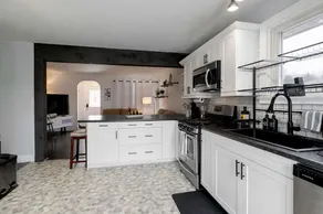 King Suite Escape • Stylish • Family-Friendly Stay - Image 4