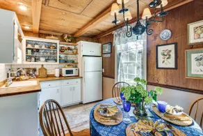 Quaint Couple's Cottage in Warsaw Countryside - Image 3