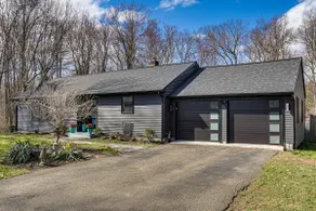 Charming Connecticut Hideaway: Year-round Fun! - Image 5