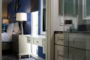 4 bedroom townhouse Netflix- 4K tv King bed - Image 3
