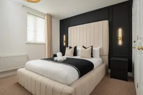 Luxury Stay with Cinema Room, Free Parking, Close to Co-op Live, Etihad Stadium & Manchester City Ce - Image 4