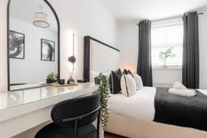 Luxury Stay with Cinema Room, Free Parking, Close to Co-op Live, Etihad Stadium & Manchester City Ce - Image 2