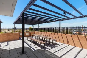 Vibrant 3BR Apt Free Parking City Views - Image 4