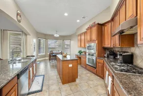 Cozy Home in Houston with heated pool and hot tub - Image 3
