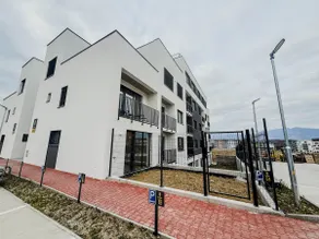 Cozy studio with free parking near the lake - Image 2