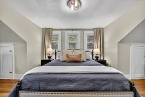 Shepard Haus- 4 bed/2 bath + Sleeps 8 + Near MSU - Image 2