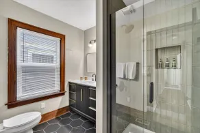 Shepard Haus- 4 bed/2 bath + Sleeps 8 + Near MSU - Image 4