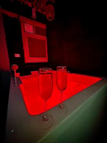 Suite2Stay:Jacuzzi•Projector•Karaoke•Near 32Avenue - Image 5