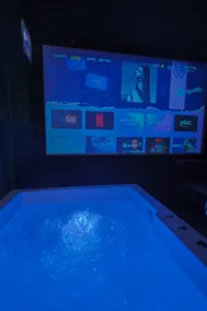 Suite2Stay:Jacuzzi•Projector•Karaoke•Near 32Avenue - Image 2