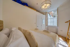 Two-bedroom apartment in Fitzrovia - Image 3