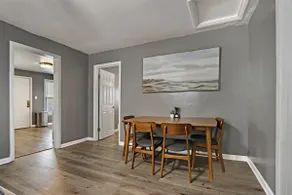 Navy Base Stay - 4 Queen Beds | 2 Bath | Waukegan - Image 3